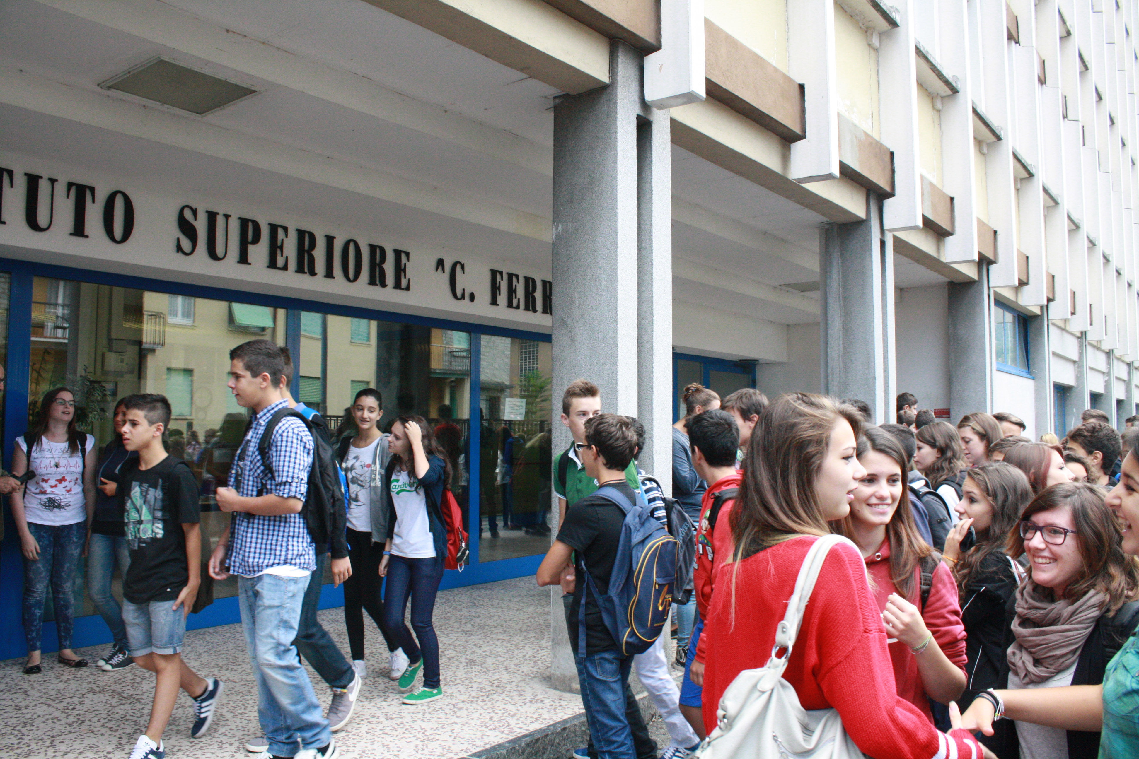 E se la scuola rimettesse  al centro l’educare?