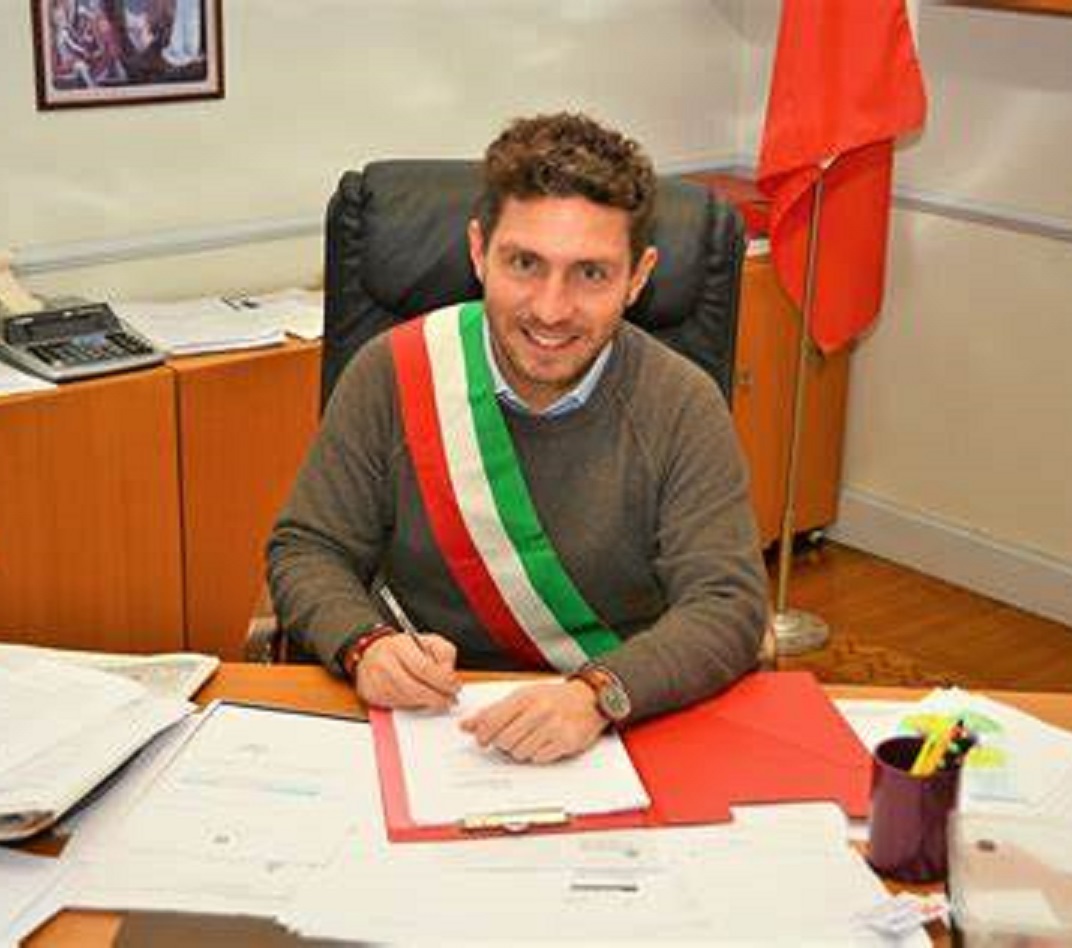 Nuovo sistema di raccolta rifiuti a Quarona spiegato dal sindaco Pietrasanta