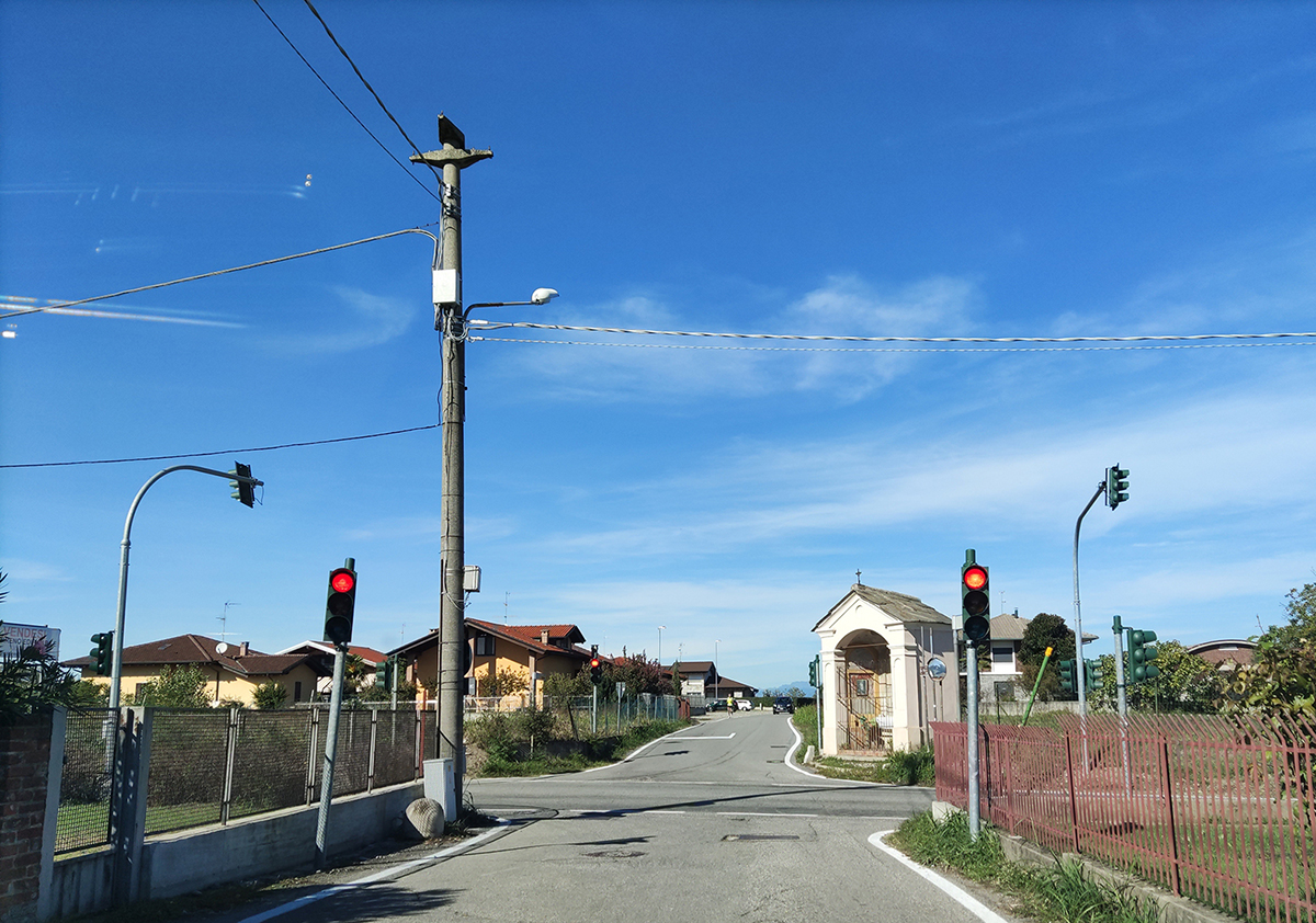 Oleggio: nuova videocamera per fermare  i furbetti del semaforo rosso