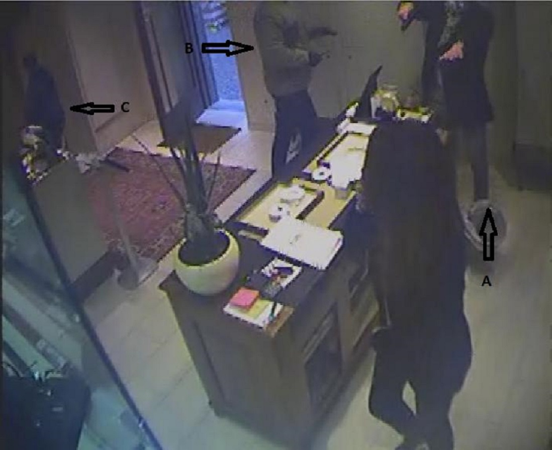 Rapina lampo in una gioielleria di Arona: doppio arresto dei Carabinieri in Lituania