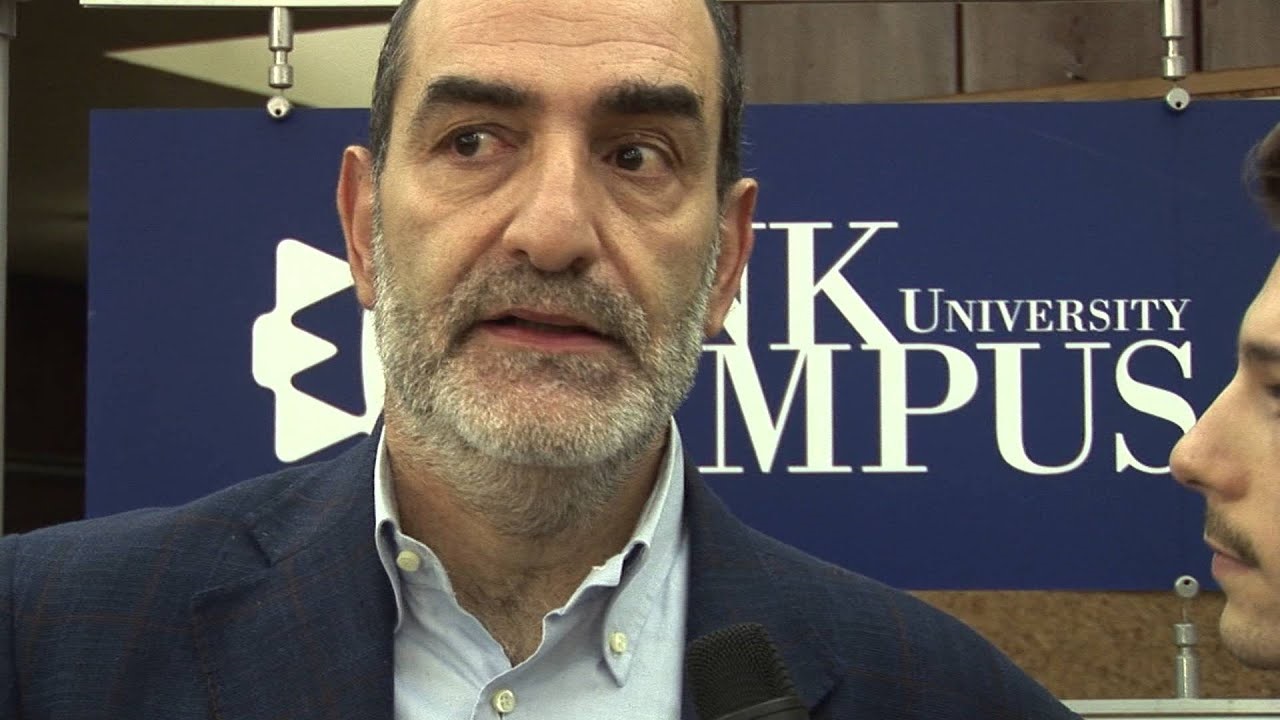 Studenti del liceo fermi in dialogo con Giovanni Grasso