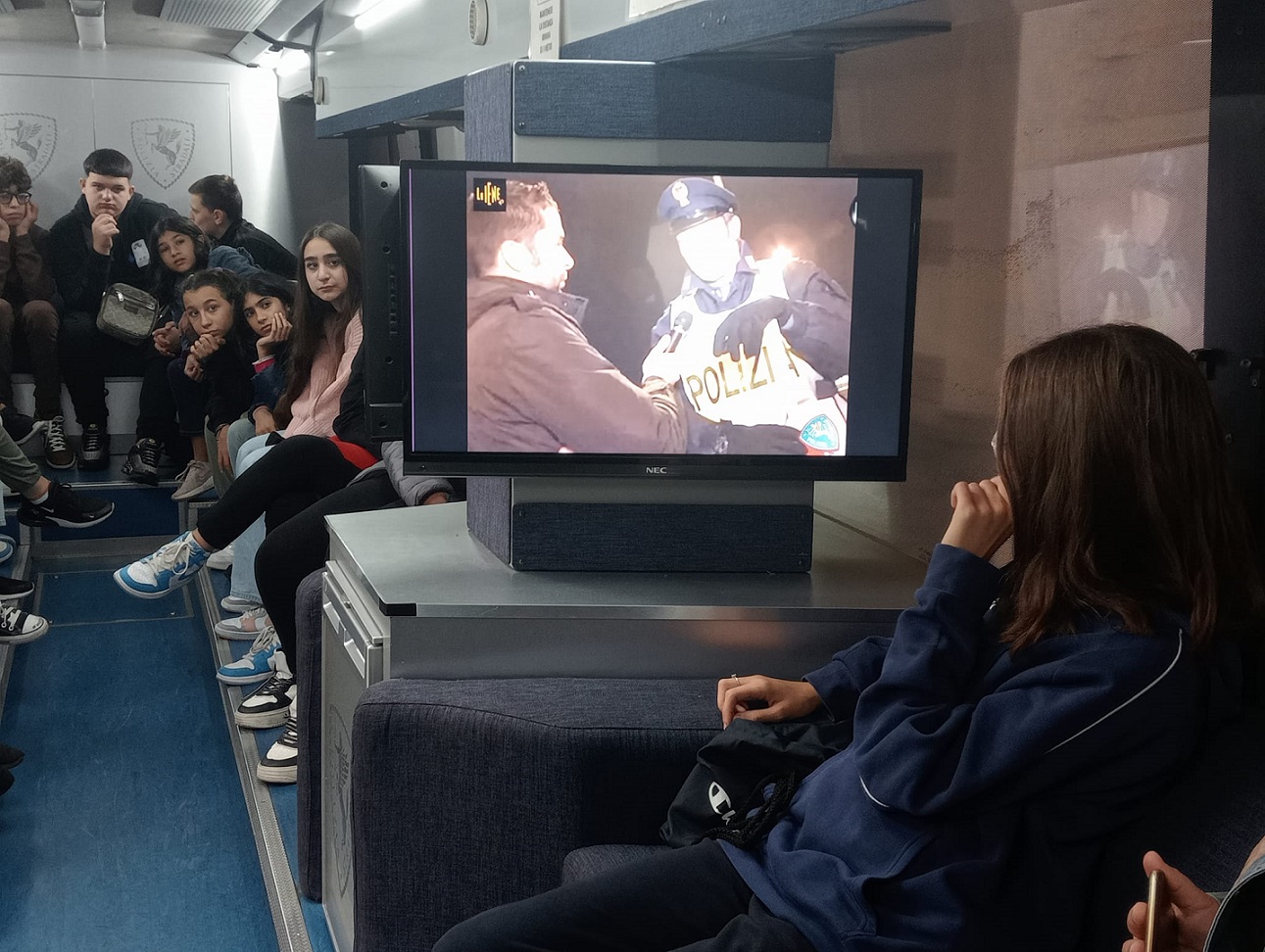 Con il “Pullman azzurro” e le campionesse della Igor Volley a lezione di educazione stradale