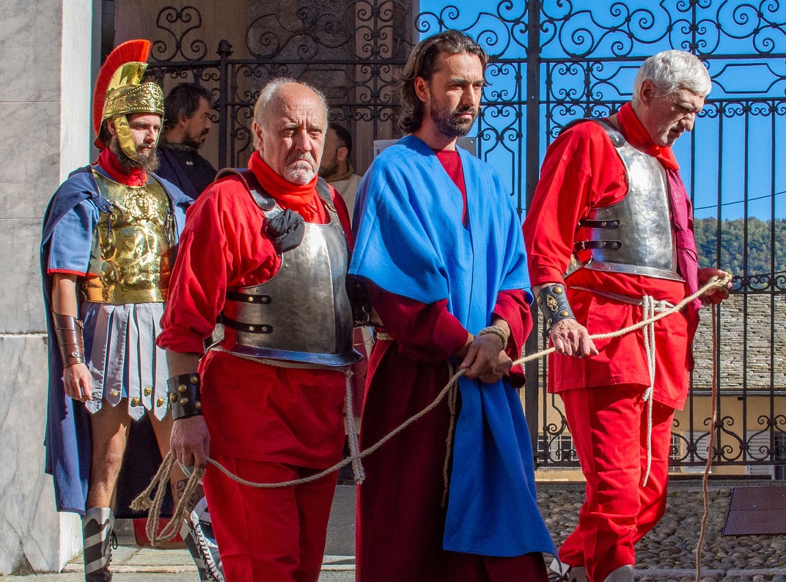 Gli attori del “Venerdì Santo” in trasferta a Varallo Sesia