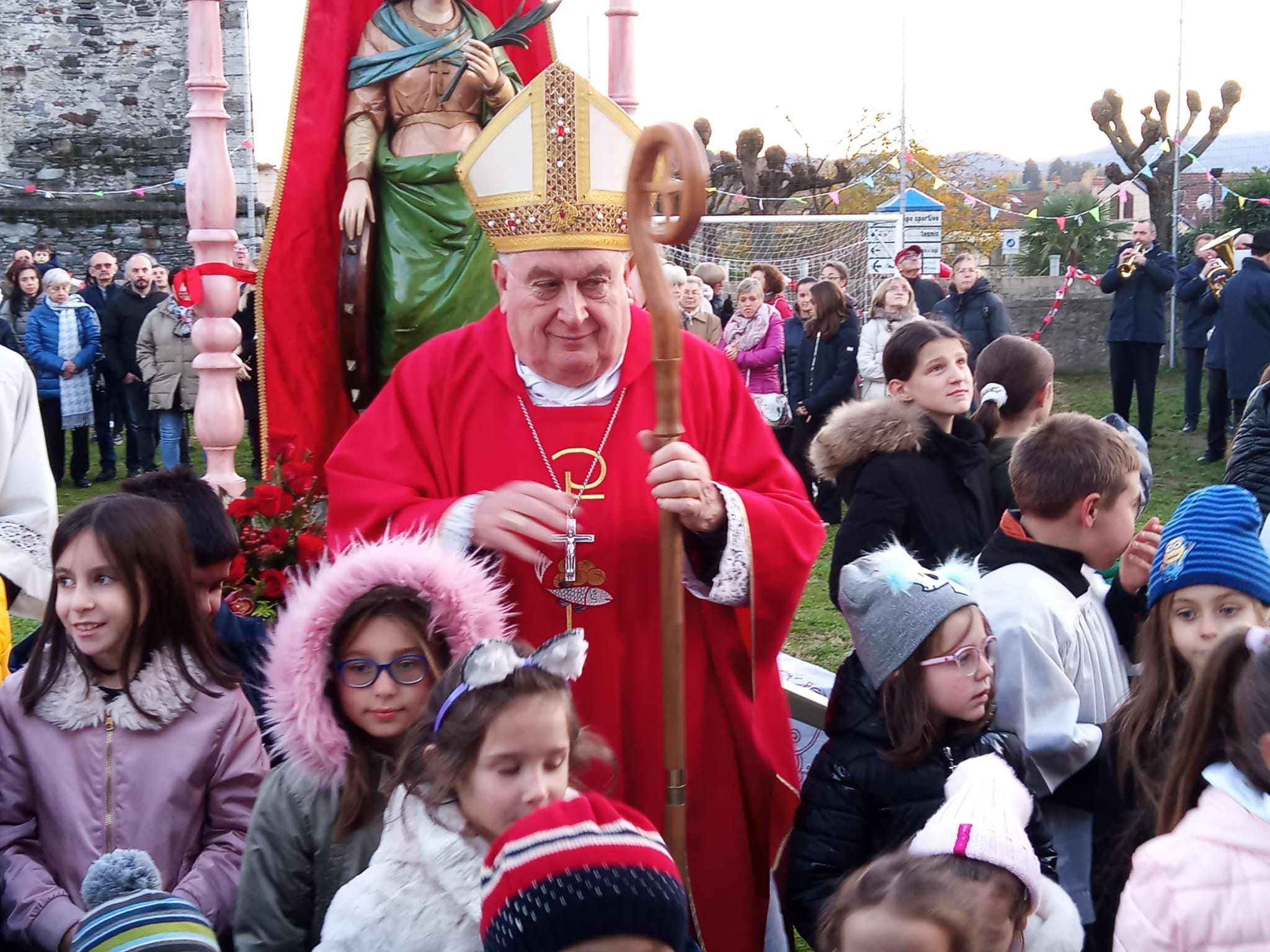 Il vescovo ha benedetto oratorio e casa parrocchiale di Pettenasco