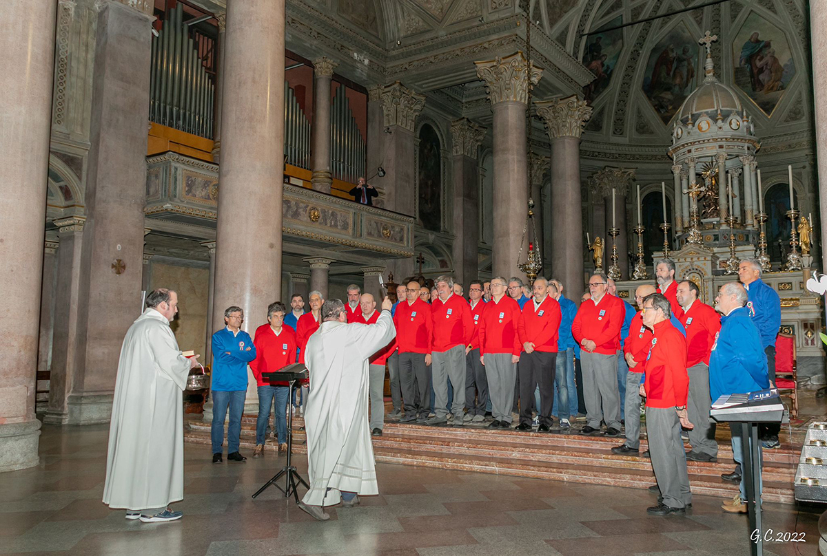Oleggio: il concerto di Natale con le note del coro Alpino La Guandra