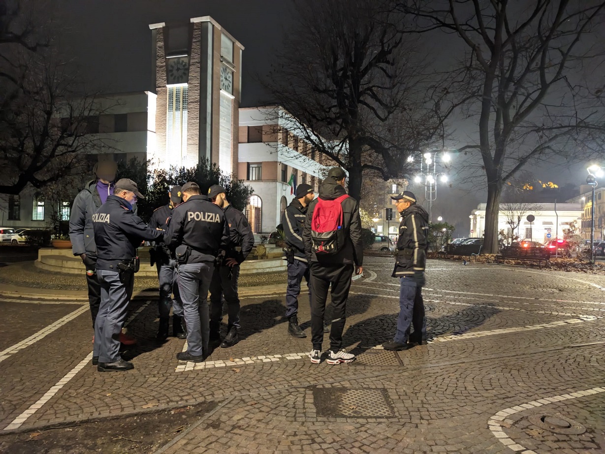 Controlli della Polizia in centro a Novara