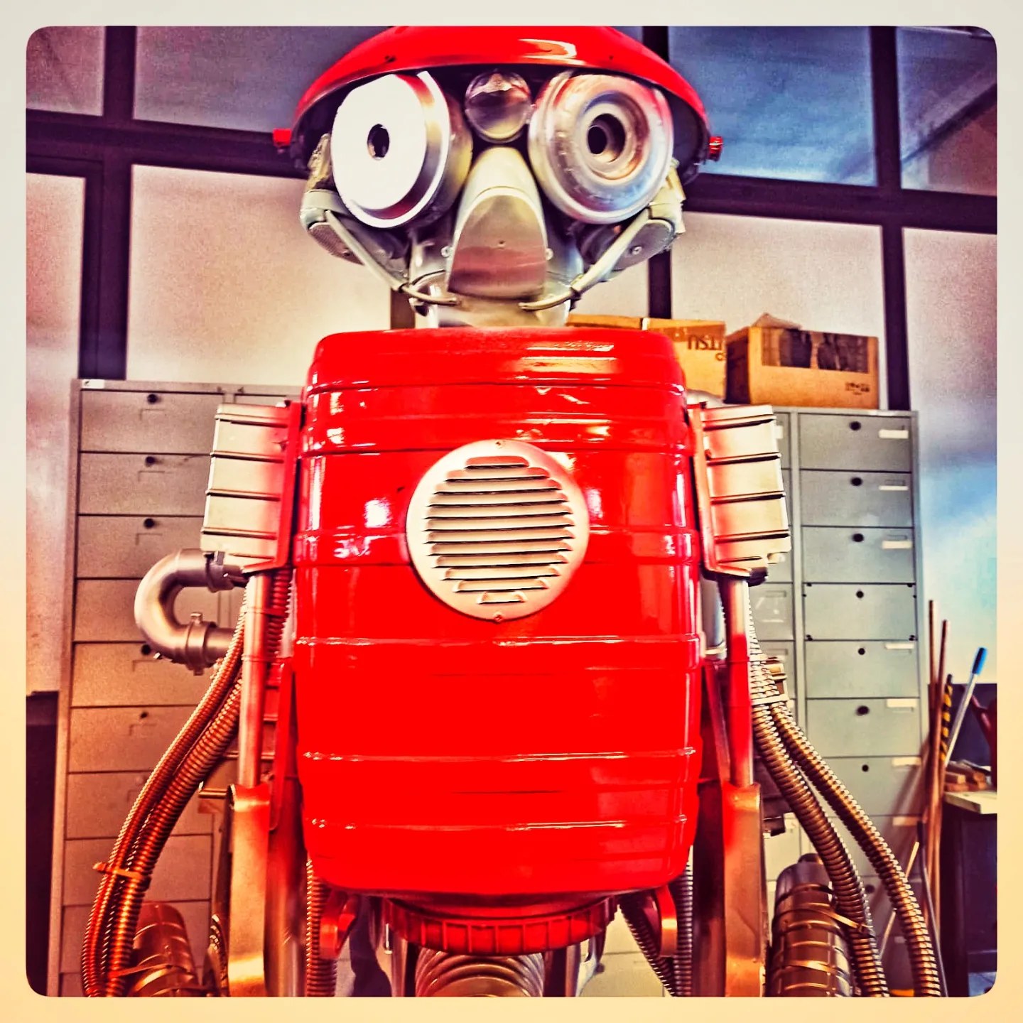 Un gruppo di studenti ha partecipato alla creazione di un robot-scultura