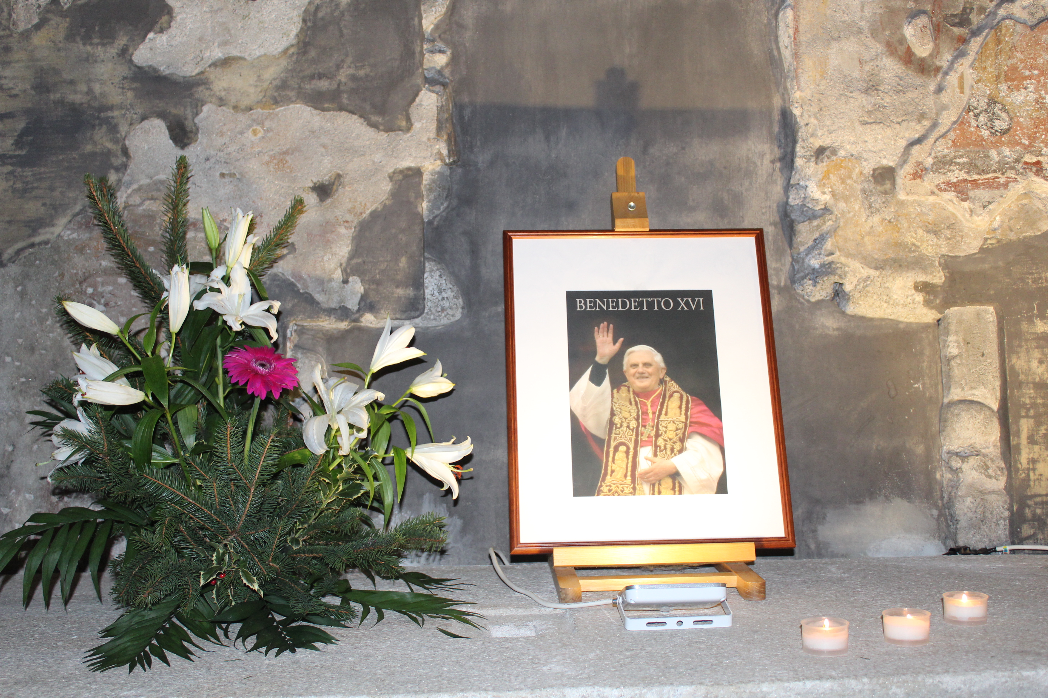 In collegiata a Borgomanero l’invito alla preghiera per Benedetto XVI