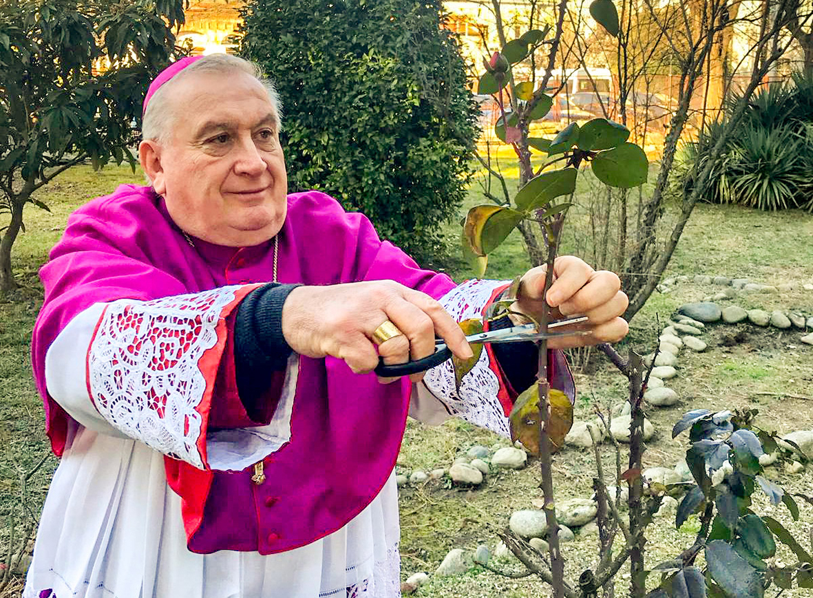 Il vescovo Franco Giulio: «Diamo un’anima  al volontariato»