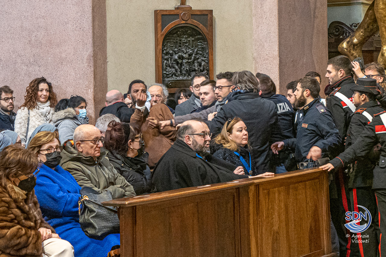 Un urlo di aiuto interrompe la messa di San Gaudenzio