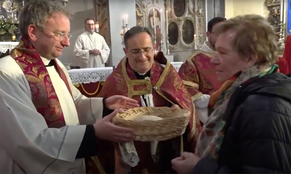 E’ stato benedetto e distribuito  il tradizionale “Toc” di segale a Cossogno